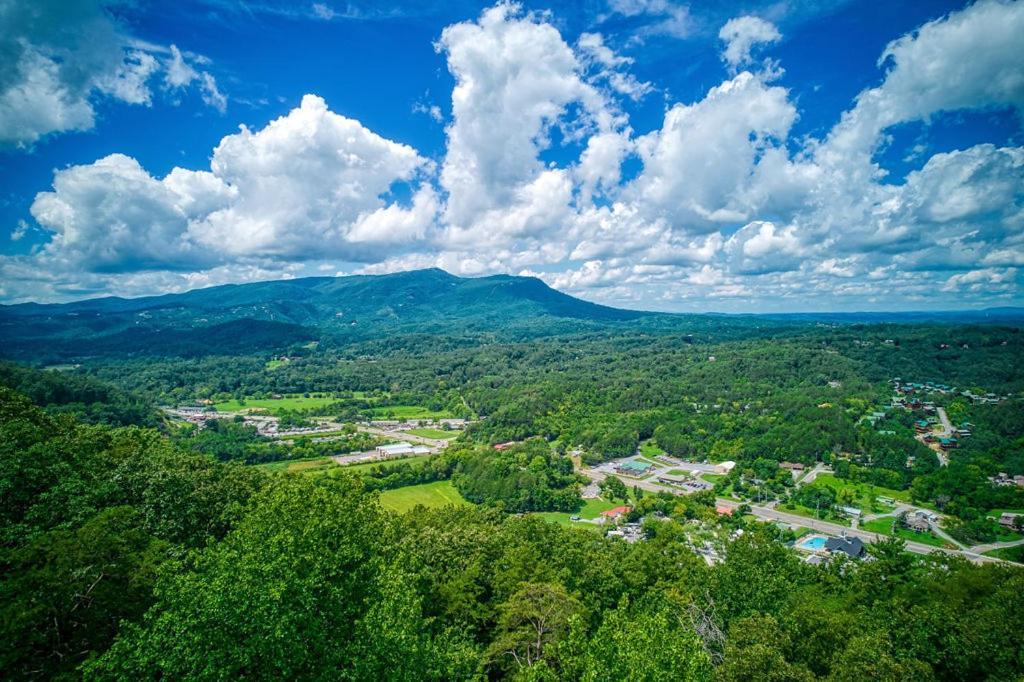 Suite Sensations, Hot Tub, Pool Table, 1089 Free Tickets Each Paid Day, Dollywood And More Pigeon Forge Buitenkant foto